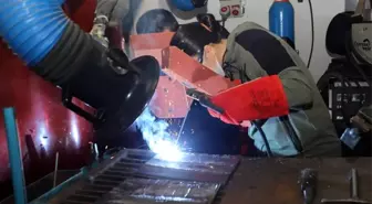 Mühendis çift, belediyenin kursunda gaz altı kaynak öğreniyor