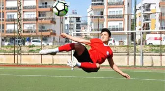 Lösemili Yaşar'ı, futbol aşkı hayata bağladı