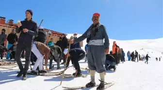 Tahta kayaklarla kayan Şemdinlili gençler, profesyonel takımlarına kavuştu