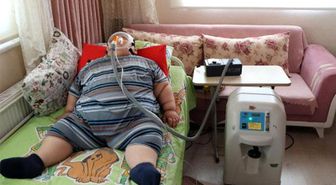 Hormon eksikliği yüzünden 90 kiloya ulaşan 5 yaşındaki çocuk çaresizce yardım bekliyor