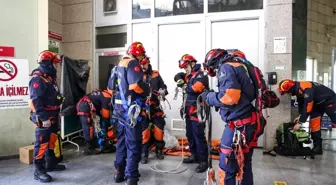 İstanbul itfaiyesinden teleferik hattında nefes kesen kurtarma tatbikatı