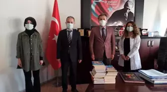 Pandeminin kahramanları bu kez de çocuklar için kolları sıvadı