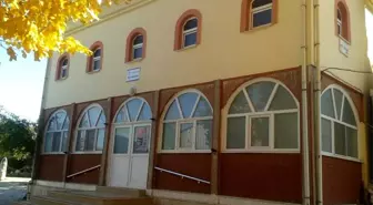 Gençler için köye kütüphane kuracak