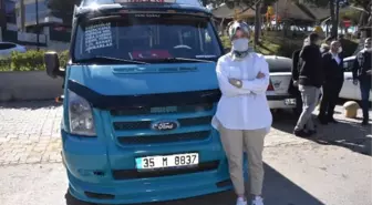 İzmir'in 'Şoför Nebahat Ablası' Elif, hatlı minibüste yolcu taşıyor