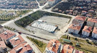 Mamak Belediye Başkanı Murat Köse, kapalı pazar yeri inşaatında incelemelerde bulundu