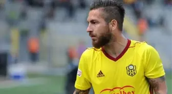 Yeni Malatyaspor'un tecrübeli futbolcusu Adem Büyük, Beşiktaş maçı sonrası hakem Halis Özkahya'ya tepki gösterdi