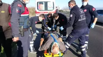 Aydın'da, karşı şeride geçen minibüsteki 3 kişi yaralandı