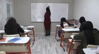 Son dakika! DİYARBAKIR - Kırsaldaki dar gelirli kız çocukları, ücretsiz kaldıkları yurttaki kursla hayallerine kavuşacak