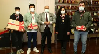 Erdemli Belediyesinin düzenlediği turnuvada şampiyonlar ödüllerini aldı