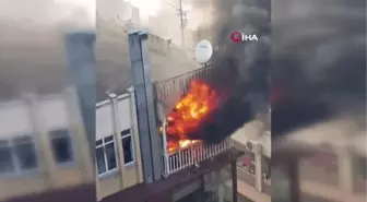 Son dakika haberleri... Antalya'da yangında alt kat komşunun duyarlılığı faciayı önledi