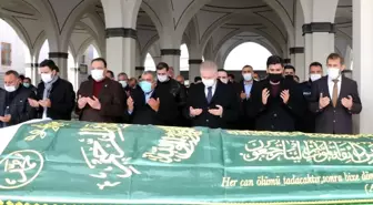 İbrahim Ay'ın annesi Nükhet Ay gözyaşlarıyla defnedildi