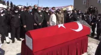 Silahının ateş alması sonucu hayatını kaybeden polis memurunun cenazesi toprağa verildi