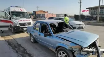 BURSA Bariyerlere çarpan otomobilin sürücüsü yaralandı