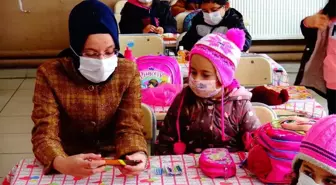 Son dakika... Kaymakam Efe yüz yüze eğitime başlayan çocuklarla buluştu