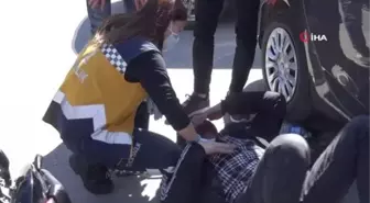 Motosiklet, otomobile çarptı... Genç kadın gözyaşlarına boğuldu