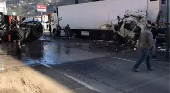 Son dakika haberleri! Beton mikseri devrilip TIR'a çarptı: 1 ölü, 1 yaralı