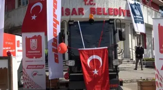 Kademe AŞ, Pınarhisar Belediyesi için ürettiği yerli ve milli 'AGA 2100 Kompakt Yol Süpürme Araçları'nı teslim etti