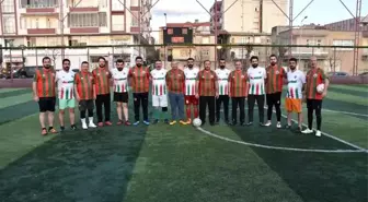 Başkan Beyoğlu, gençlerin futbol maçı davetini yerine getirdi