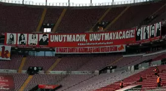 Türk Telekom Stadyumu'nda 8 Mart Kadınlar Günü mesajları