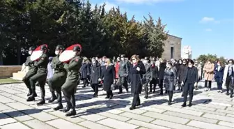 Bakan Akar'ın eşi Şule Akar'dan, Anıtkabir'e ziyaret