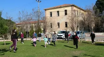 Dünya Cimnastik Şampiyonu'ndan Akhisarlı kadınlara sabah sporu