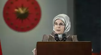 Cumhurbaşkanı Erdoğan ve eşi Emine Erdoğan, sağlık çalışanı ve sosyal hizmet uzmanı kadınlarla bir araya geldi (2)