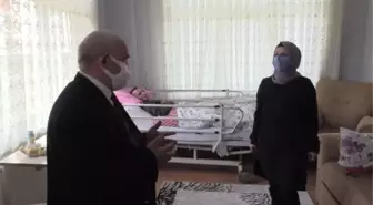 Hayatını kızı, SSPE hastası yatalak eşi ile otizmli yeğenine adayan kadın yılın kadını seçildi