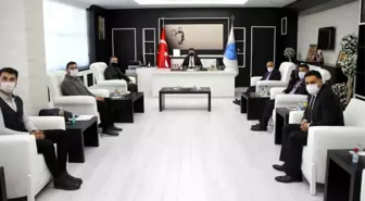 Rektör Karacoşkun tebrikleri kabul etti