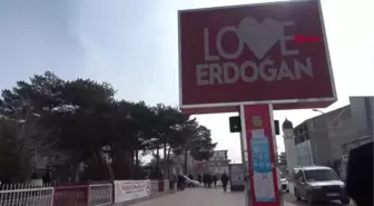 Son dakika haberi | VAN Erciş'te led ekranlara 'Love Erdoğan' görseli yansıtıldı