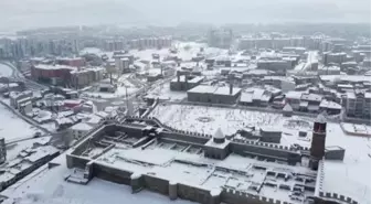 Vantrilok öğretmen, Anadolu kültürünü 'Erzurum ağzı' ile oynattığı kuklalarla gelecek kuşaklara aktarıyor