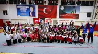 Başkan Sandal'dan başarılı sporculara madalya