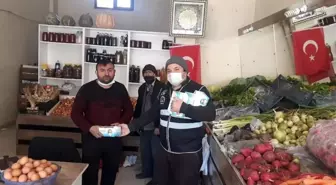 İskilip'de vatandaşlara ücretsiz maske dağıtıldı