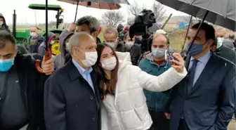 Kılıçdaroğlu, Uşak'ın Sivaslı ilçesinde esnafı ziyaret etti