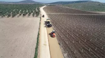 Manisa'da bakımsız yol beton gibi sağlam olacak