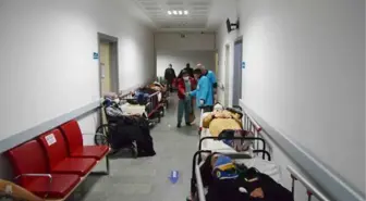 Aksaray'da işçi servisi, buzlanan yolda devrildi: 18 yaralı