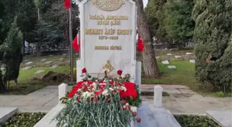 MEHMET AKİF ERSOY, İSTİKLAL MARŞI'NIN KABULÜNÜN 100'NCÜ YILINDA KABRİ BAŞINDA ANILDI