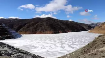 Son dakika! Gümüşhane'de soğuk hava baraj gölünü dondurdu