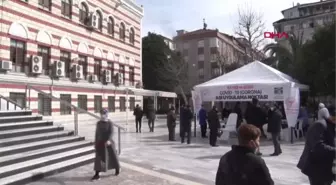 İSTANBUL CAMİ AVLUSUNA KURULAN ÇADIRDA 65 YAŞ ÜSTÜNE KOVİD-19 AŞISI