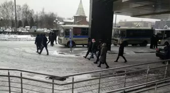 Rusya'da bağımsız milletvekili adaylarının toplantısına polis baskını: 170 gözaltı