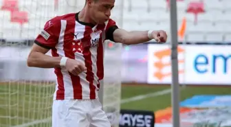 Sivasspor'un kaptanı Hakan, gol sayısını 6'ya çıkarttı