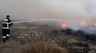 Burdur'da 50 dönüm arazi yandı, köylüler traktör ve tankerlerle su taşıdı