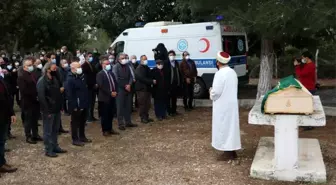 Koronadan ölen doktor, babası için ayrılan mezara defnedildi