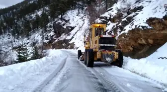 Alanya'da karla kapanan yollar açılıyor