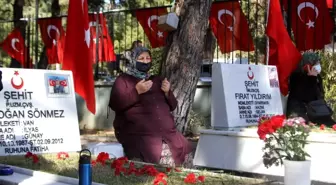 Son dakika haberleri... Antalya şehitliğinde duygusal anlar