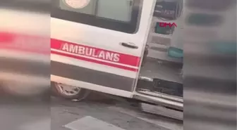 MERSİN Hasta taşıyan ambulansla otomobil çarpıştı 1 yaralı