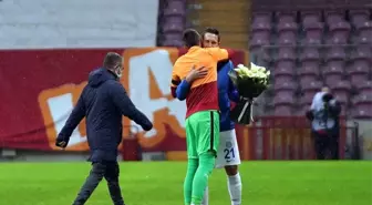 Skoda'dan Muslera'ya çiçek