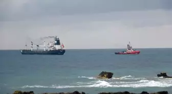 Bozcaada açıklarında karaya oturan gemi kurtarıldı