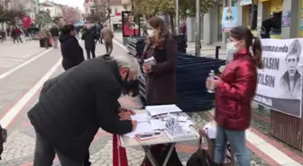 Türkiye Gençlik Birliği üyeleri HDP'nin kapatılması için imza kampanyası başlattı