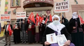 Evlat nöbetindeki baba: Çocuklar gelene kadar buradan gitmeyeceğiz