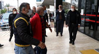 Eşini öldüren arkadaşına adliyeye girerken 'Adamsın' dedi, gözaltına alındı